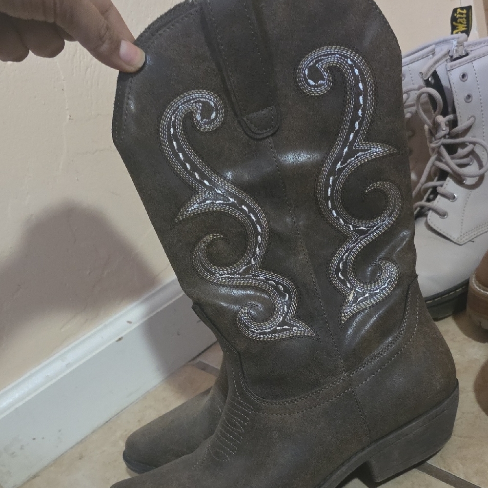 Brown Western Cowboy Boots with Embroidery
